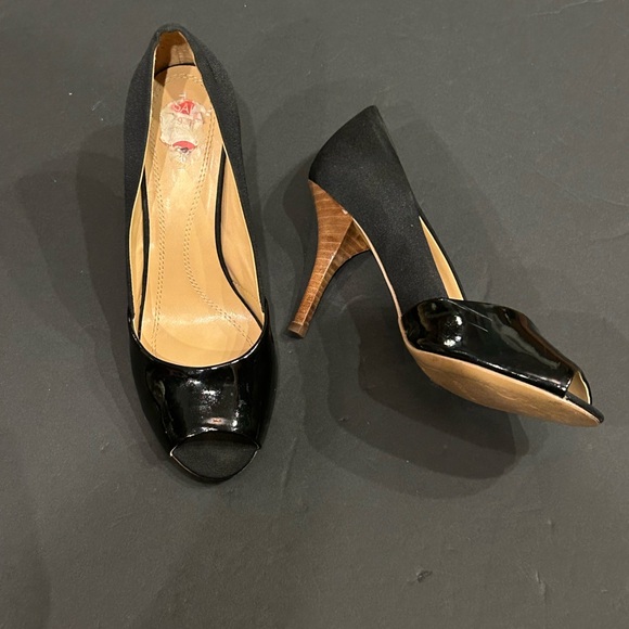 Elie Tahari Lyra Patent Leather Peep Toe heels leather sole size 8 - Picture 5 of 9